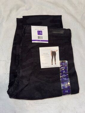 Social Standards Black Ankle Skinny Jeans - Size 16